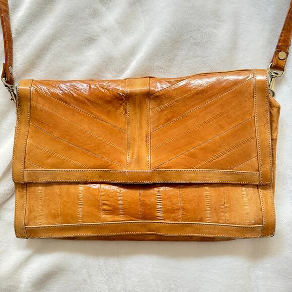 Vintage 1970s Eel Skin Satchel Crossbody Pocketed Caramel Colored Boho Purse - Picture 13 of 13